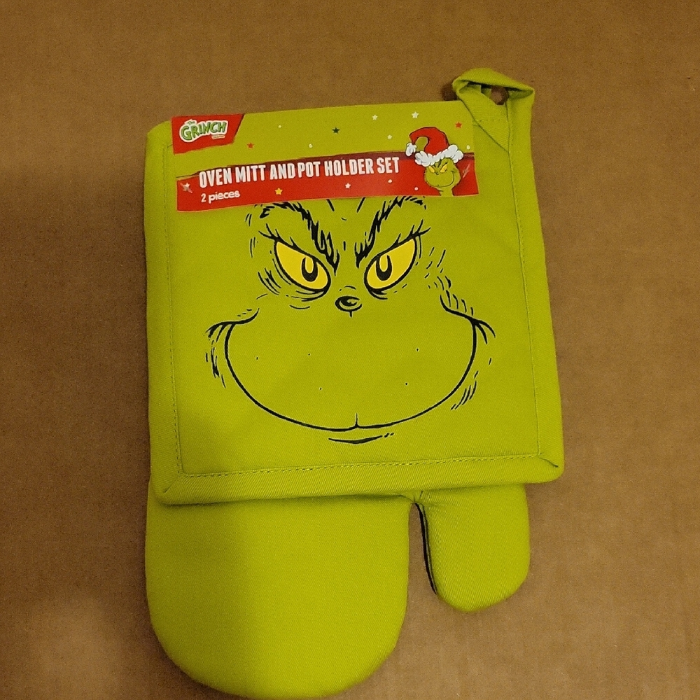 NWT: Dr. Seuss How The Grinch Stole Christmas Oven Mitt and Pot Holder Set